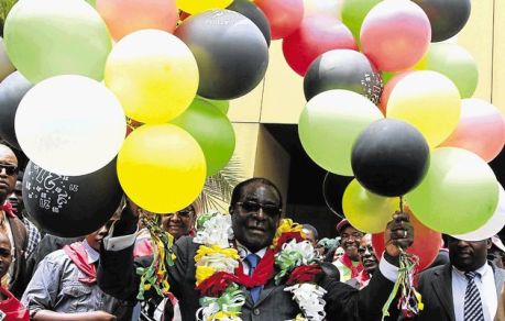 Robert Mugabe under feiringen av 88-årsdagen sin for to år siden.