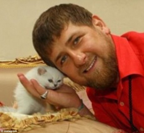 Kadyrov med katt